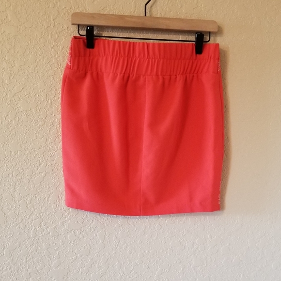 Accent skirt - Picture 2 of 4